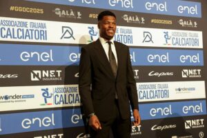 Дюмфріс об’єднує європейські клуби в зацікавленості в ньому