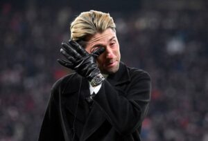 Футболіст Лейпцига попрощався з уболівальниками, виставивши по пінті пива