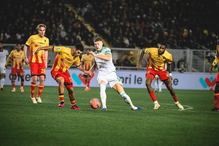 Гол і травма: Довбик отримав оцінки за матч проти Лечче