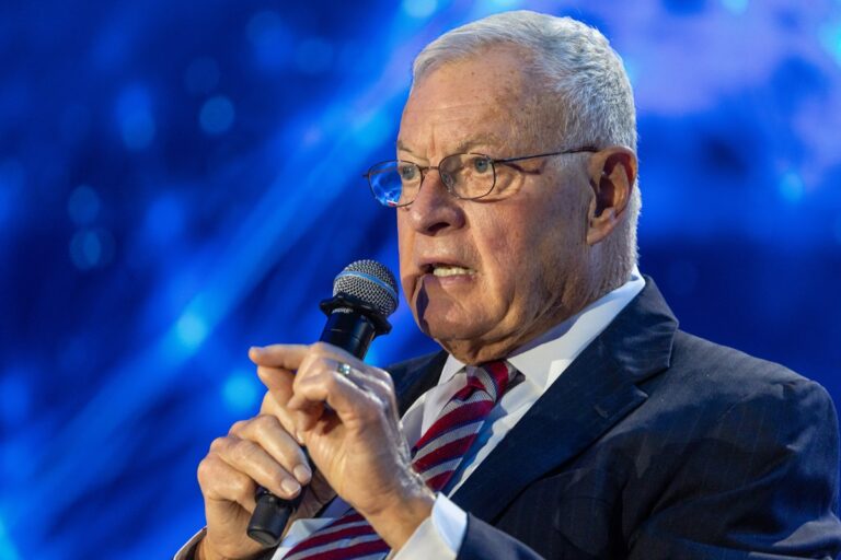 Келлог: Мир в Україні може настати до осені