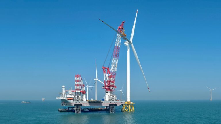 Китай встановив найбільшу у світі морську вітрову турбіну