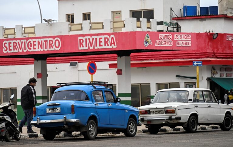 Куба на межі колапсу: нафти лишилося на 15-20 днів