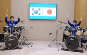 Новини світу - Лідери Японії й Південної Кореї разом зіграли на барабанах