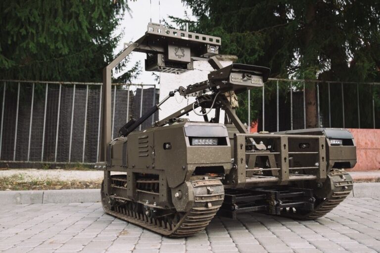 Наземний дрон взяв у полон трьох росіян