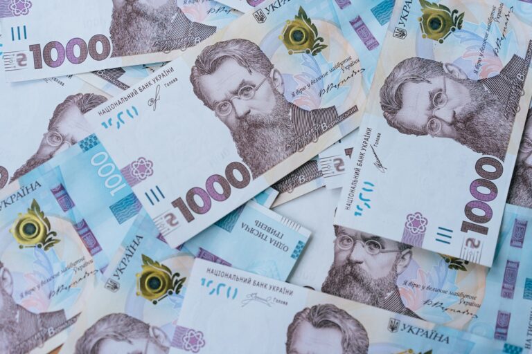 НБУ пояснив коливання гривні на початку року