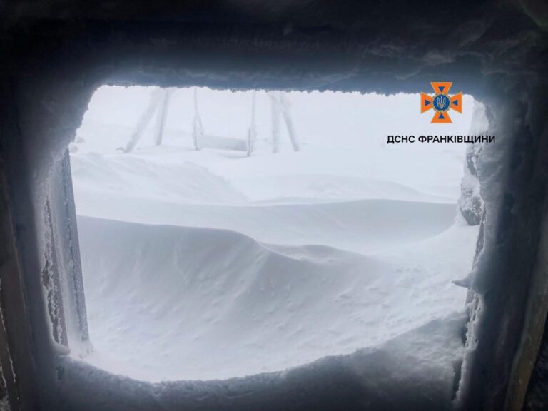 Перемети снігу понад метр: ДСНС застерігає від походів у високогір’я