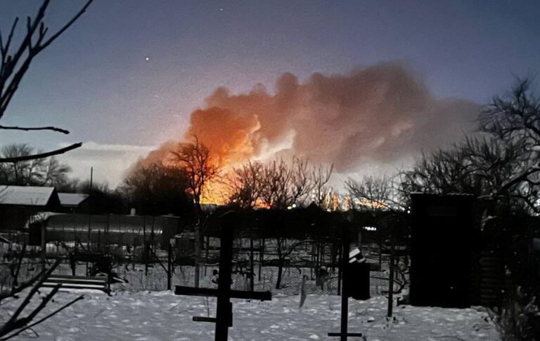 Перший пішов: РФ починає рік з палаючим НПЗ