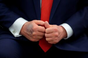 Новини світу - Повторні синці на руці: у США обговорюють здоров'я Трампа