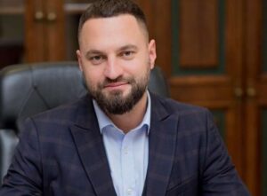 Реформа на принципах доброчесності Данііл Меньшиков з незадекларованими мільйонами хоче очолити митницю