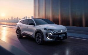 Renault представила новий флагманський кроссовер, але не для Європи