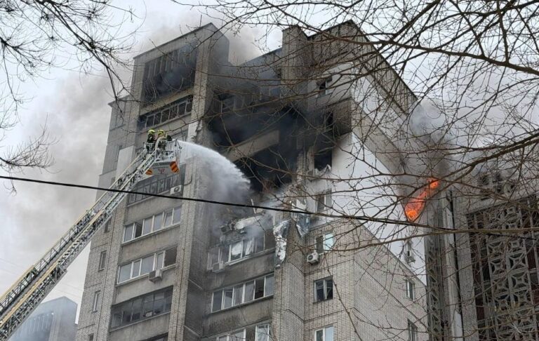 Росіяни влучили дроном в житловий будинок у Дніпрі