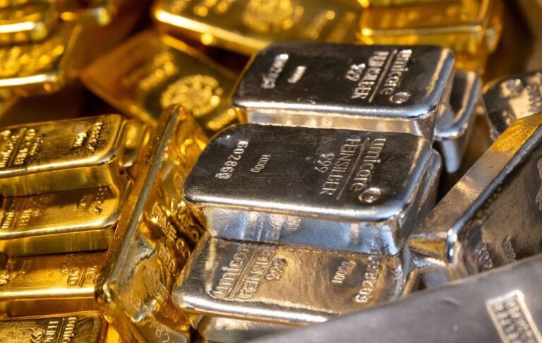 Ціни на золото і срібло впали на новинах зі США