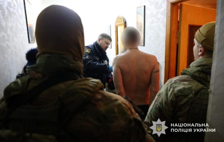 У Дніпрі чоловік взяв у заручники власну матір