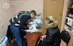 У Києві матір змушувала 9-річного сина голим спати у туалеті