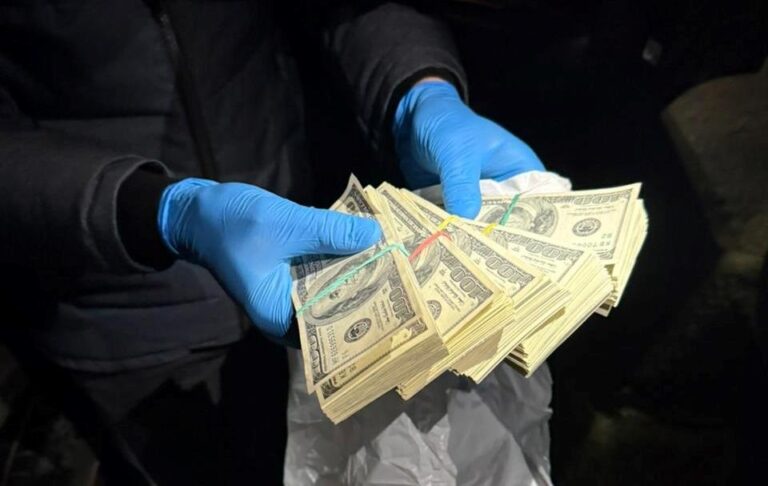 У Києві шахрай вимагав $100 тисяч у посадовця ТЦК