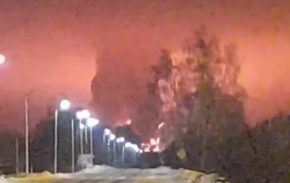 У РФ після атаки БПЛА палає нафтобаза