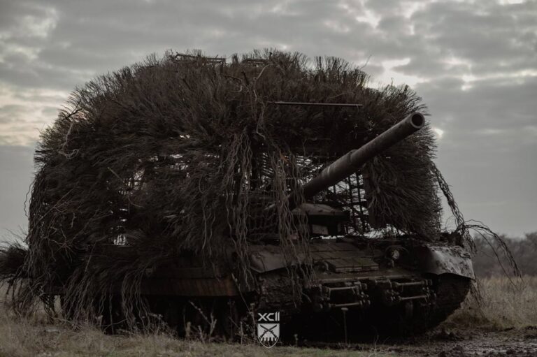 Українські воїни “затрофеїли” російський танк Т-80