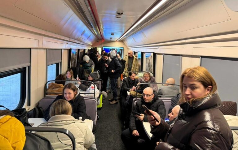 Укрзалізния відкрила перший “пункт незламності” за кордоном