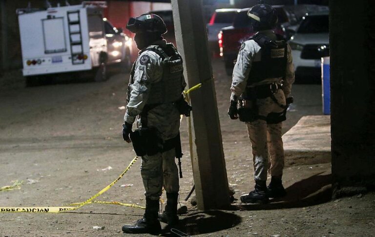 В Мексиці невідомі на футбольному стадіоні розстріляли 11 людей