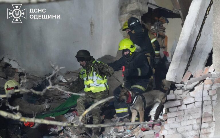 В Одесі під завалами шукають трьох людей