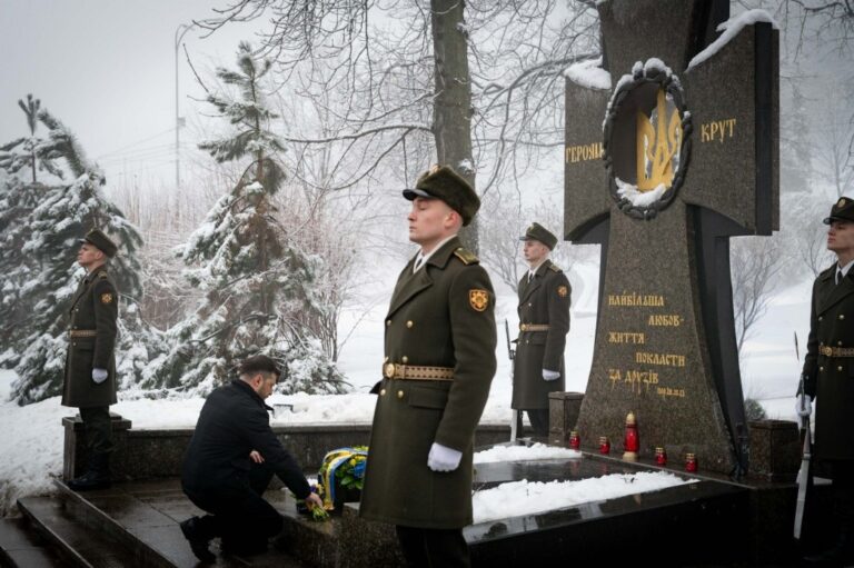 Зеленський вшанував пам’ять Героїв Крут