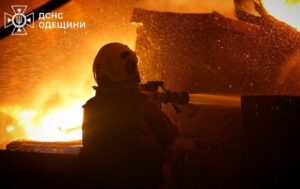 Атака на Одесу: уражено газопровід, горять будинки