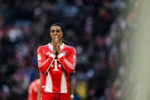 Кілька провідних команд Англії стежать за ситуацією навколо Олізе