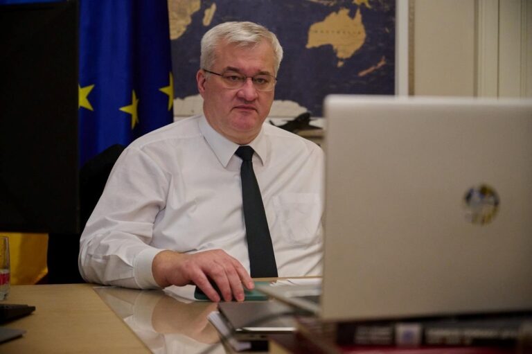 “Моральні дегенерати”: Сибіга розкритикував президента ФІФА