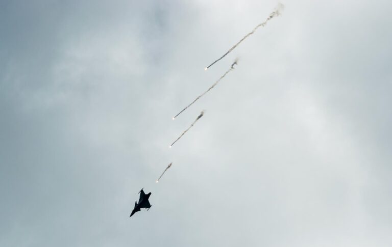 Орієнтуючись на досвід України: Saab озброїть Gripen ракетами проти дронів