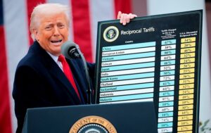 Попри рішення суду: у Трампа заявили, що не відступлять від мит