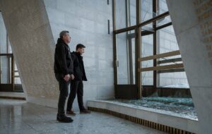 РФ пошкодила зал слави у підніжжі монумента Батьківщина-мати в Києві