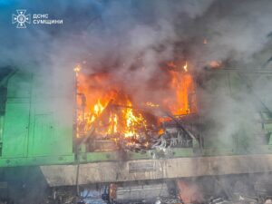 РФ вдарила по залізничній станції на Сумщині, загорівся електровоз