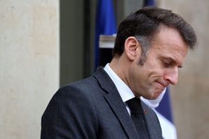 Росія поширює фейки про зв&rsquo;язки Макрона з Епштейном – ЗМІ