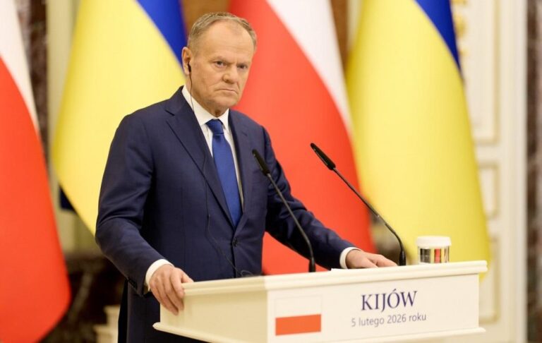 Туск розповів про нові пакети зброї для України