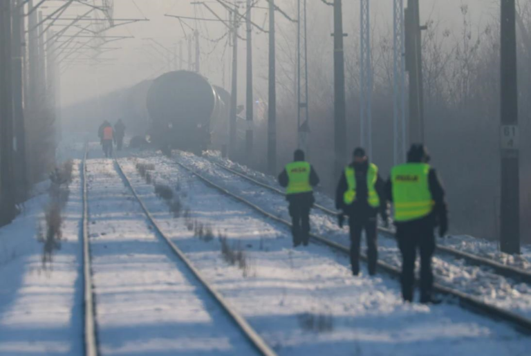 У Польщі з колії, що веде до України, зійшов з рейок вантажний потяг