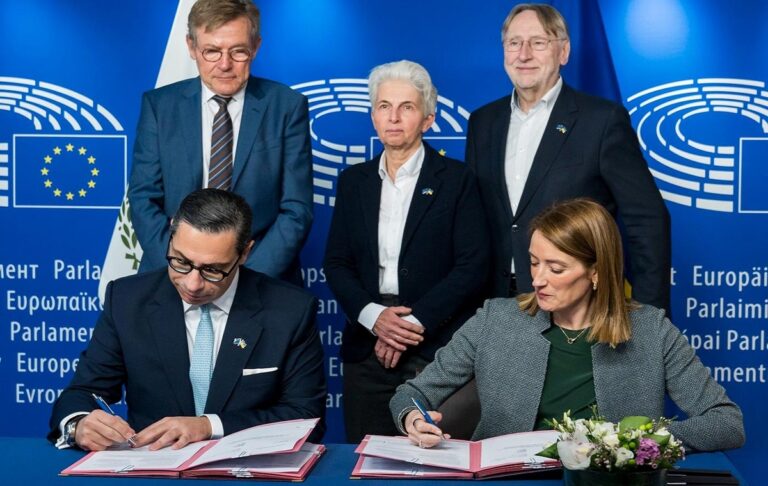 У ЄП підписали кредит для України на 90 млрд євро