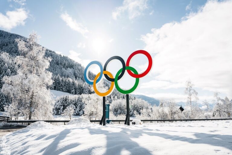 Українські спортсмени прибувають до олімпійських селищ Італії