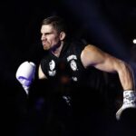 Усик вирішив битися з відомим кікбоксером