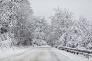 В Україні оголосили І рівень небезпеки через ожеледицю