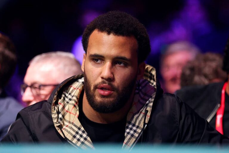 Вордлі чи Дюбуа? Ітаума передбачив результат британського протистояння