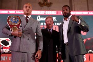 Вордлі виставив Дюбуа кулак, а той спасував