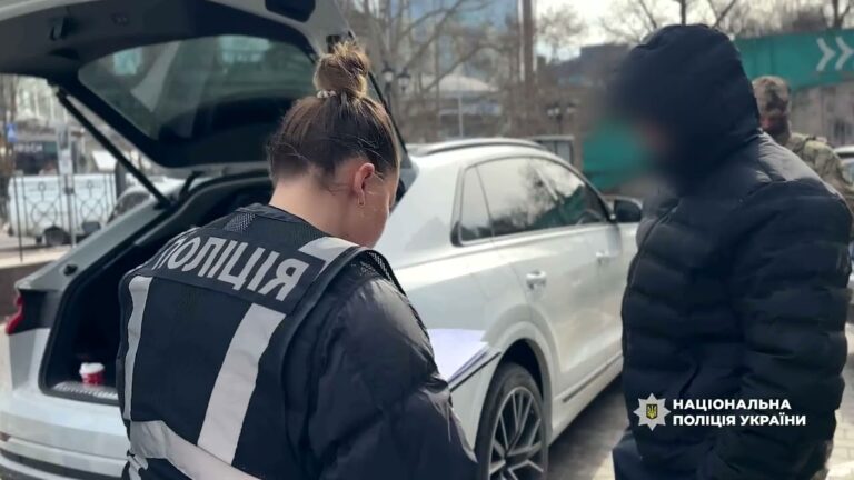 Торгували посвідченнями: в Одесі поліція викрила представників громадської організації