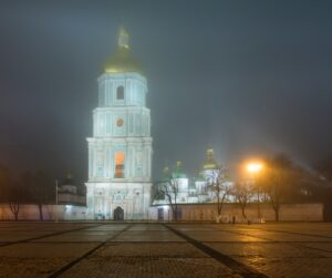 Часткові відключення світла продовжили на середу