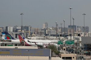 Дрони впали на території дубайського аеропорту: четверо поранених