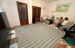 Килим із доларів: у Вінниці лікарки торгували фальшивою інвалідністю