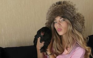 Курка на манікюрі. Одеситка принесла пташку у салон