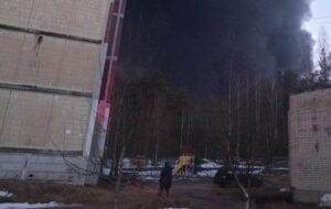 Ленобласть РФ атакували дрони: сталася пожежа