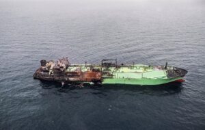 Лівія буксирує пошкоджений російський танкер із ЗПГ