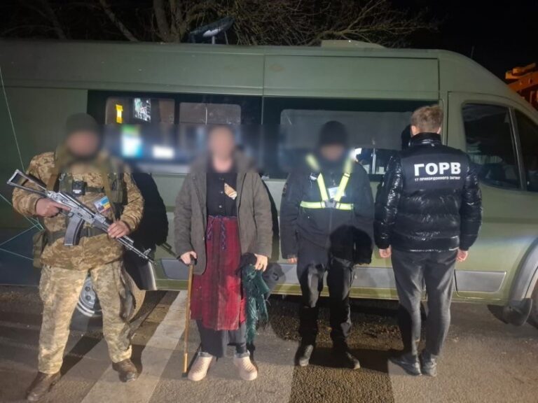 На Одещині жінка намагалась вивезти до Молдови чоловіка під виглядом бабусі