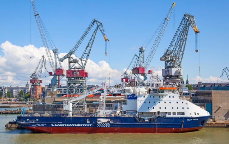 Найбільший оператор “тіньового флоту” РФ став збитковим після санкцій